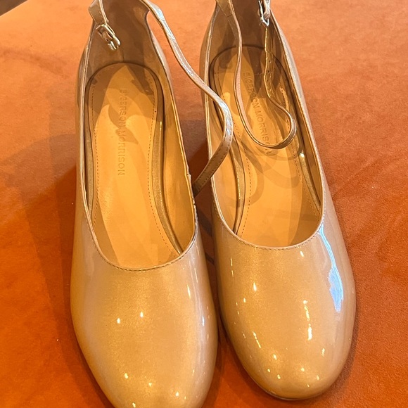 Really cute pearl gelly heels 9.5 scuffs on inside of right shoe ballet flats - Picture 4 of 6